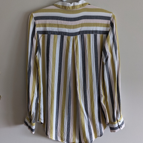 ❌SOLD❌💜3/$20💜 NWOT Striped blouse, button up - Picture 2 of 5